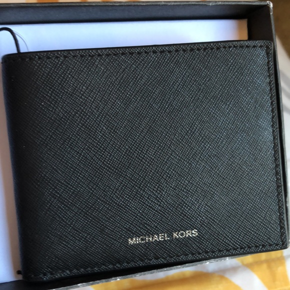 Michael Kors Andy Wallet - Picture 8 of 8